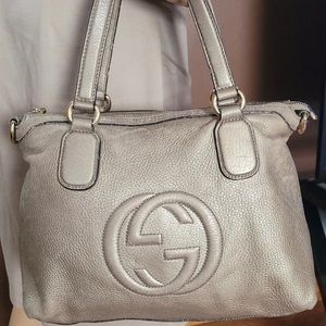 Gucci Silver metallic pebbled soho shoulder bag